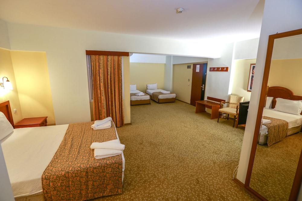 Kayhanbey Hotel คูซาดาซี ภายนอก รูปภาพ