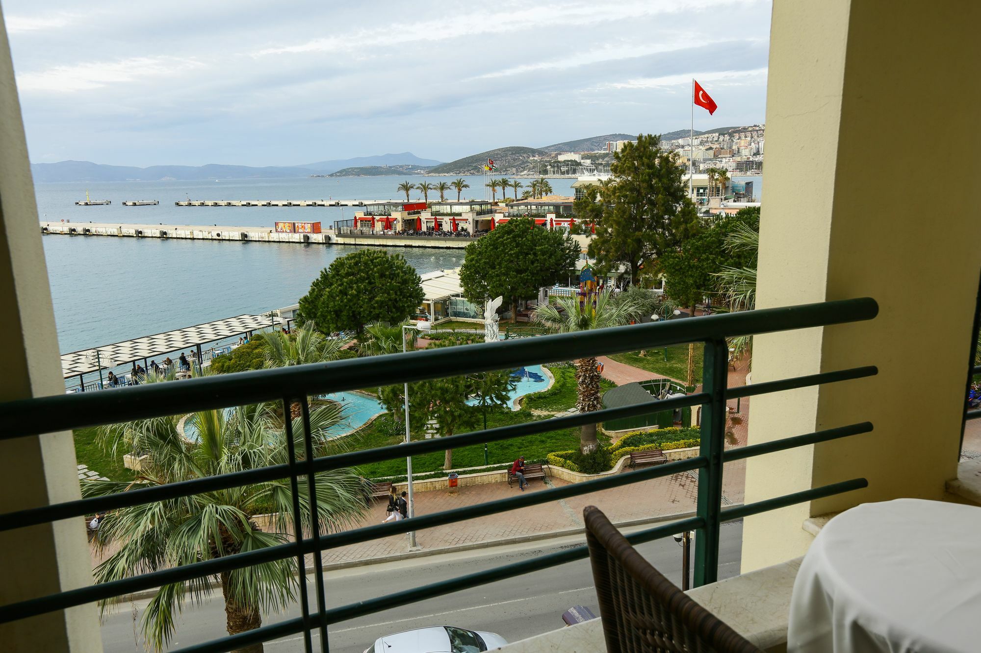 Kayhanbey Hotel คูซาดาซี ภายนอก รูปภาพ