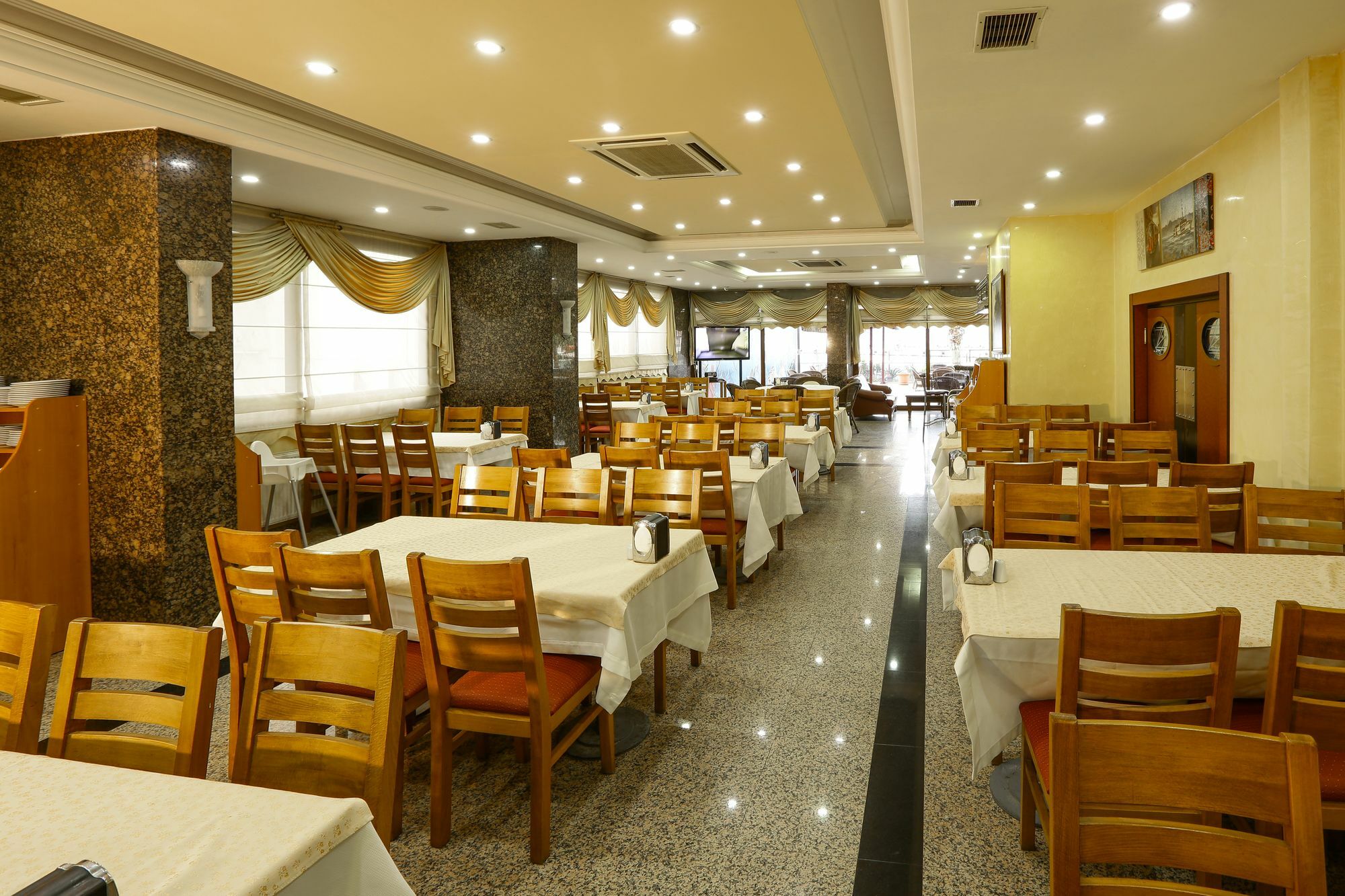 Kayhanbey Hotel คูซาดาซี ภายนอก รูปภาพ