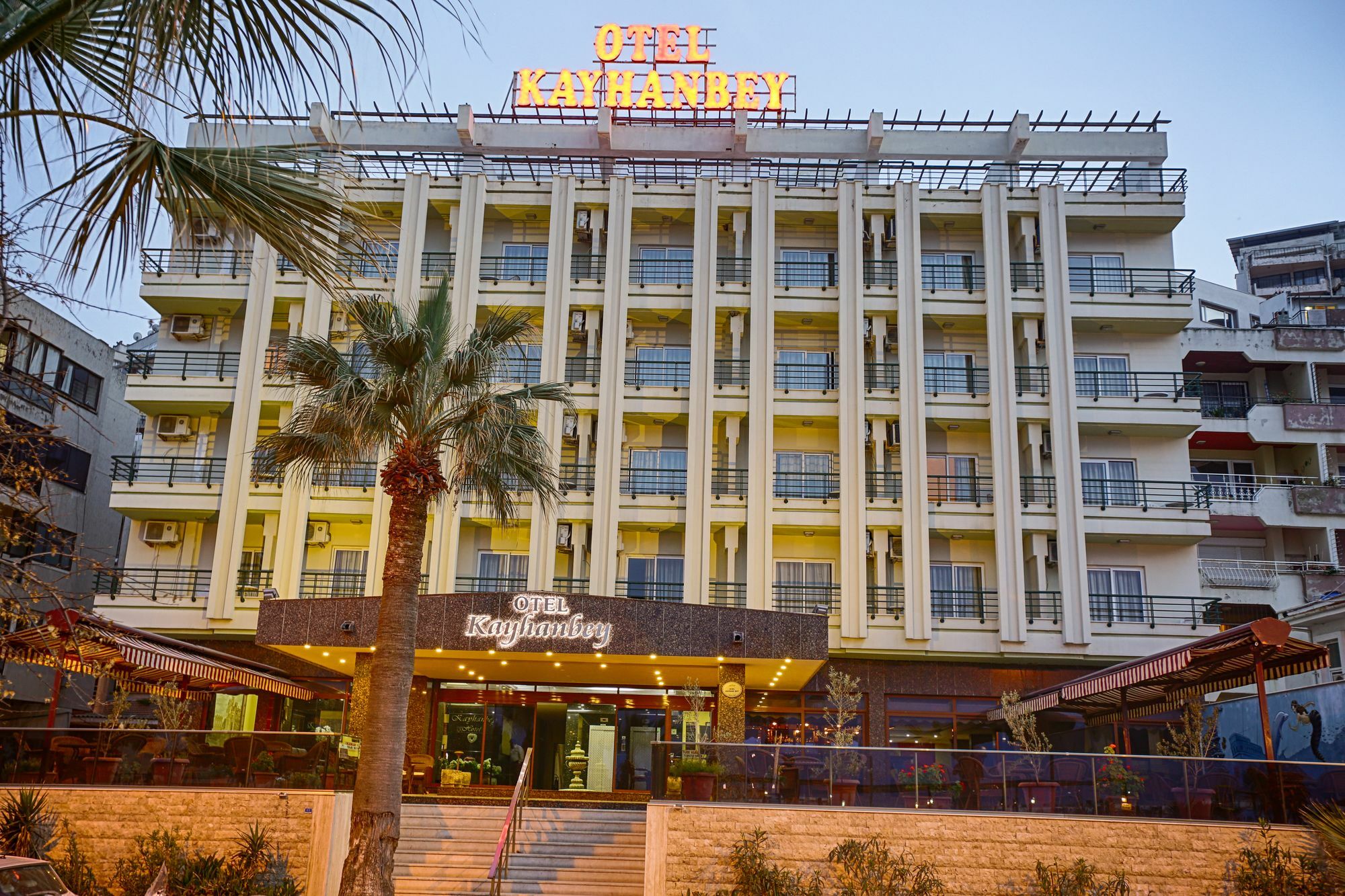 Kayhanbey Hotel คูซาดาซี ภายนอก รูปภาพ