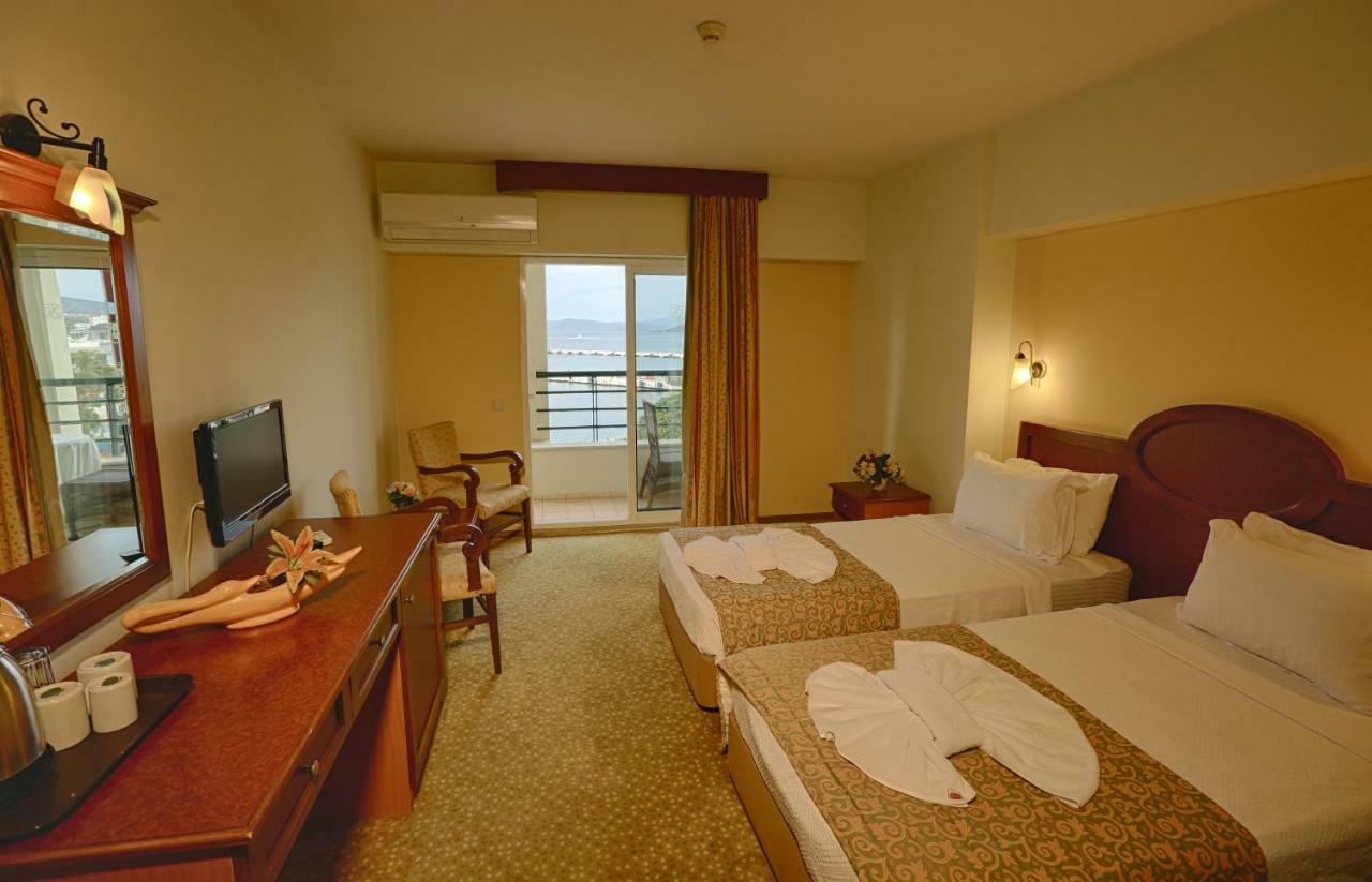 Kayhanbey Hotel คูซาดาซี ภายนอก รูปภาพ